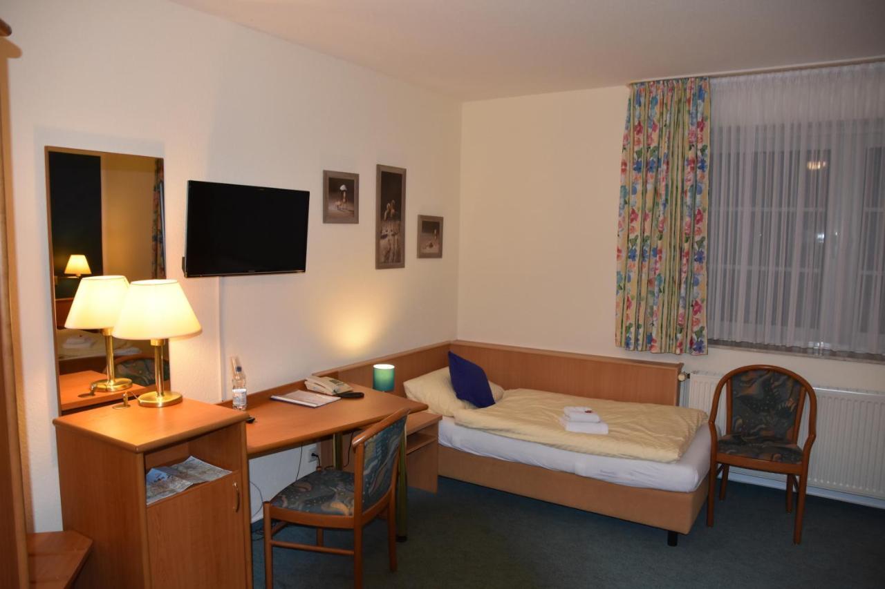 Hotel Zum Gesundbrunnen Бад-Цвишенан Экстерьер фото